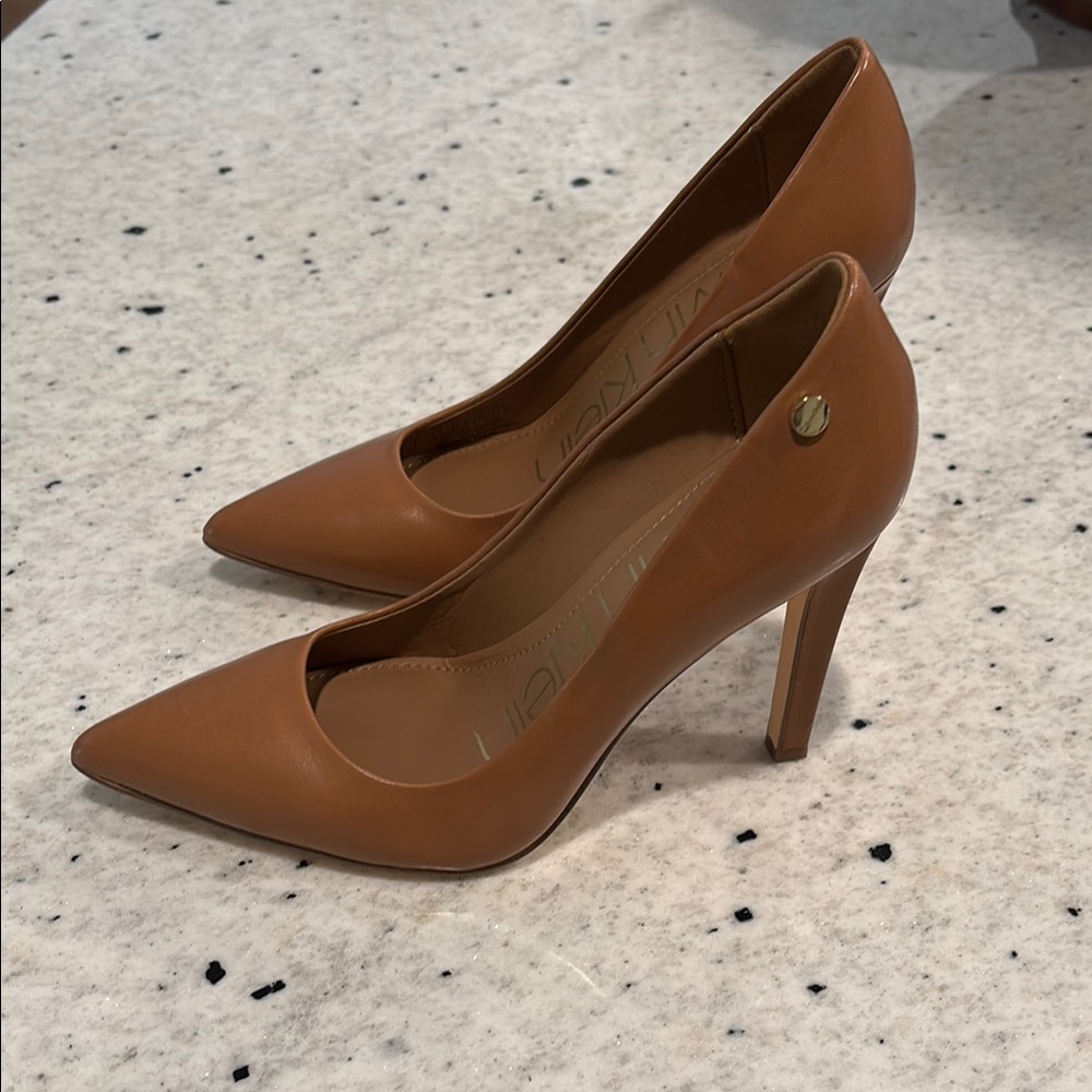 Calvin Klein Tan Heels Size 4.5 - Like New